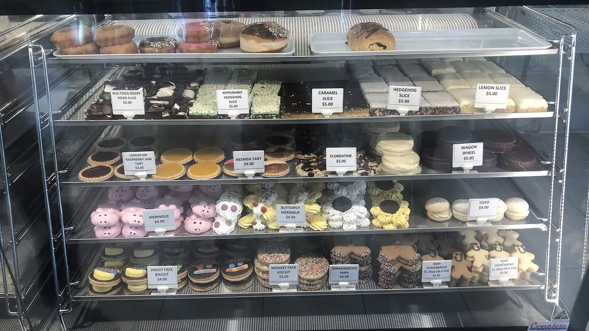 Warrens Foods – bakery in Pontypool town centre
